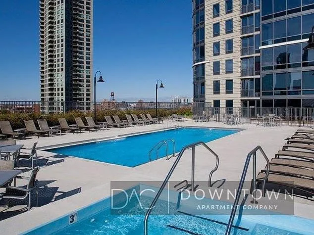 500 N Kingsbury St #1 — Photo 8