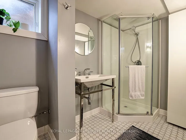20 Elderidge Ave — Photo 36