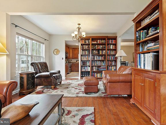 4th image of 230 Cross Creek Ct