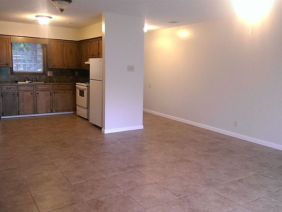 141 entry-kitchen