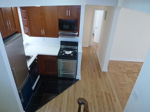 1st image of 212 W 44th St