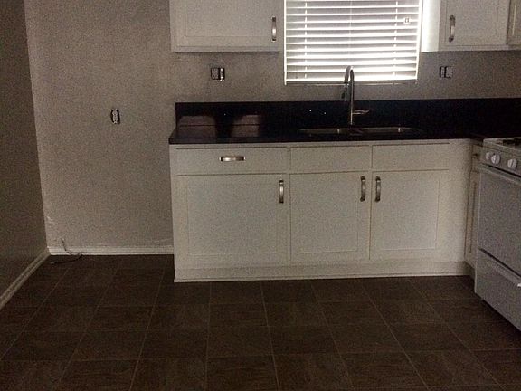 3rd image of 112 E Buckthorn St APT 3