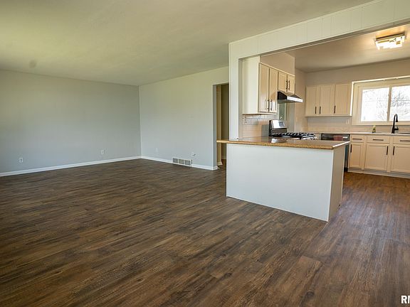 5th image of 3025 Piper Rd
