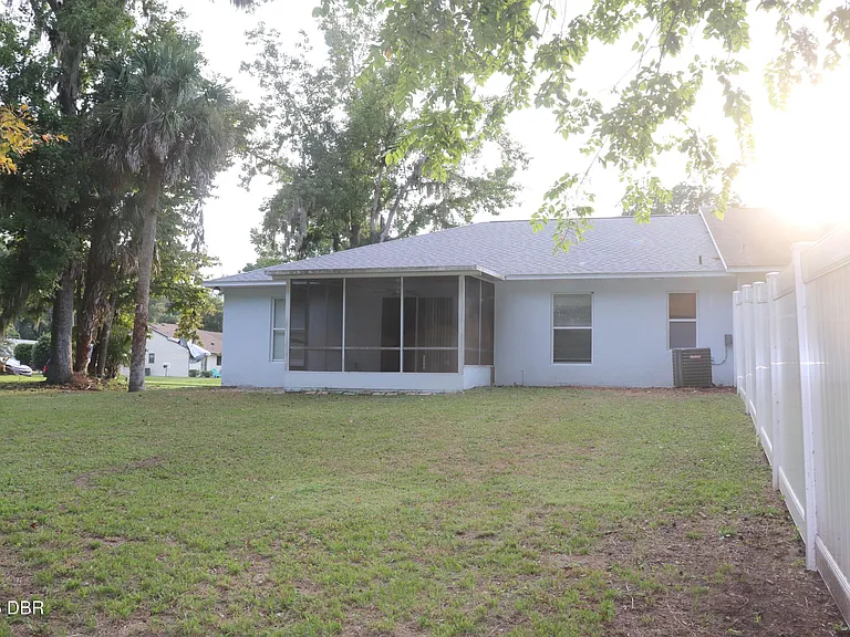 1061 Oak Forest Cir — Photo 15
