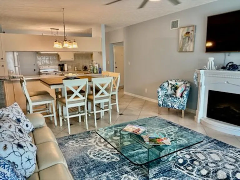 60 Pelican St W #106 — Photo 8