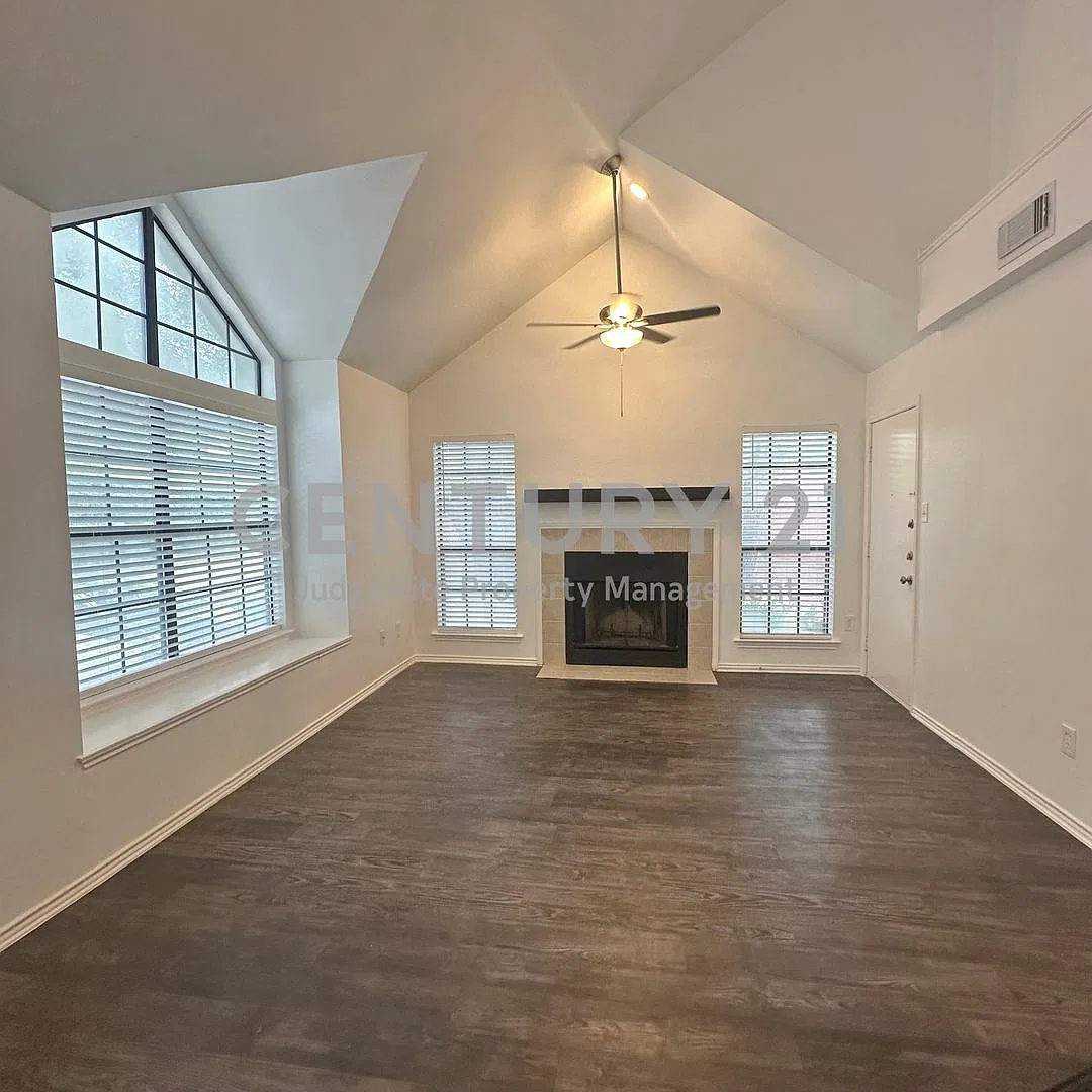 Beautiful 2-Story 2/2 Condo Located in Coppell's Windance Family Subdivision! — Photo 3