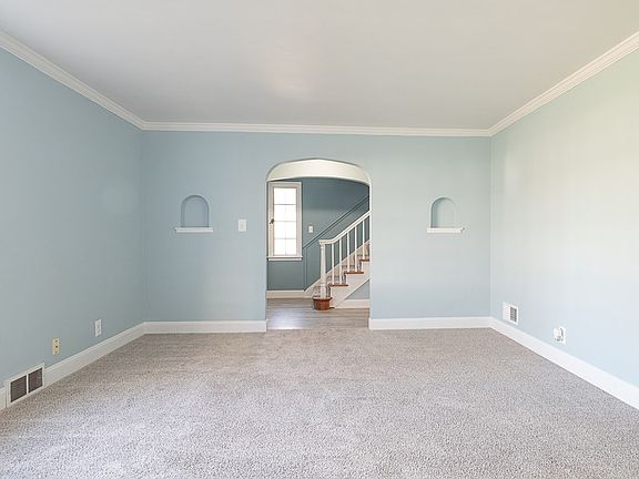 5th image of 12 Sherwood Dr