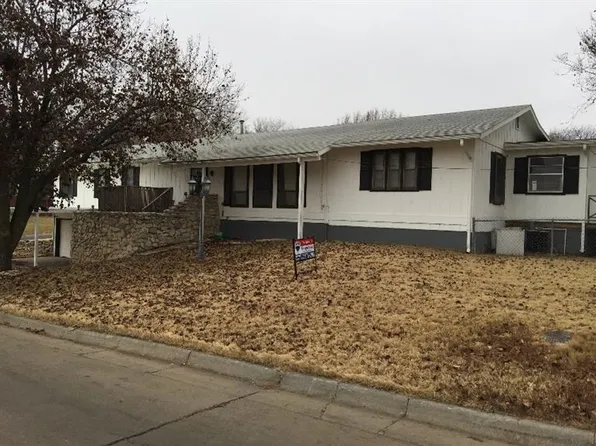 502 Beck Dr, Junction City, KS 66441