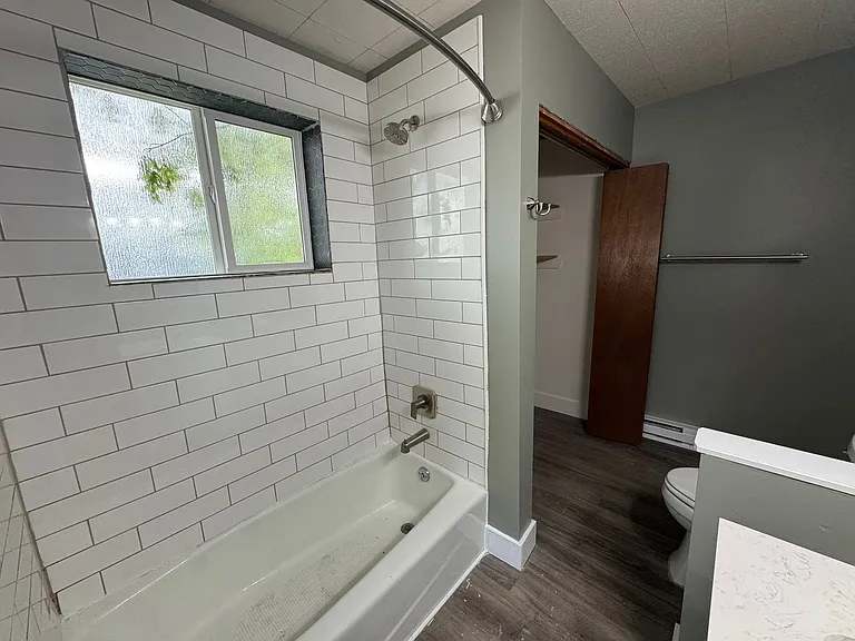 506 N Grand Ave — Photo 9