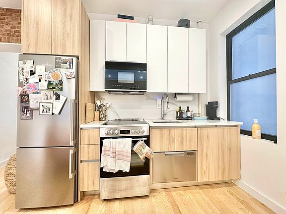 4th image of 228 W 18th St APT 23
