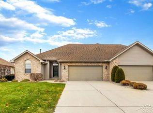 4095 Creekwood Cir, Bay City, MI 48706