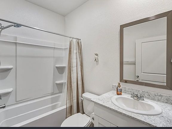 4th image of 525 Fruit Tree Rd