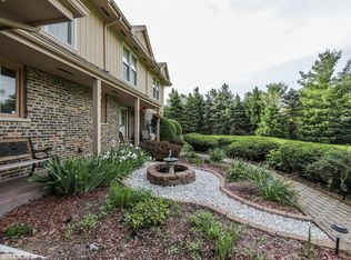 1 Barrington Bourne Rd, Barrington, IL 60010