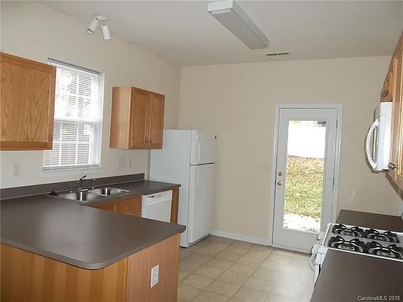 4th image of 4807 Eaves Ln