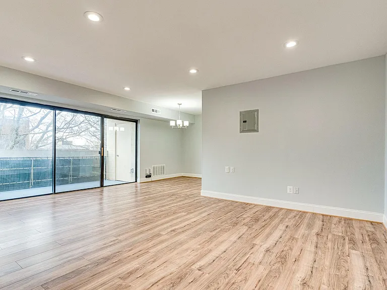 Living/Dining/Balcony
