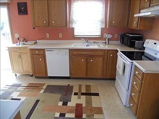 5th image of 5611 Goodhue Ave