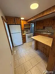 31 Heights Rd — Photo 2