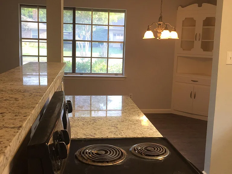 1527 Hillside Dr — Photo 12