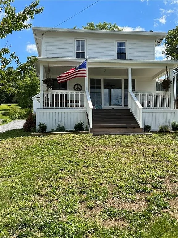 4 bed, 2.0 bath, 2450 sqft, $2,000 — Photo 2