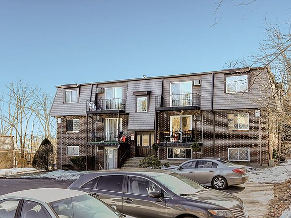 2nd image of 2 Pembroke Dr Unit 10