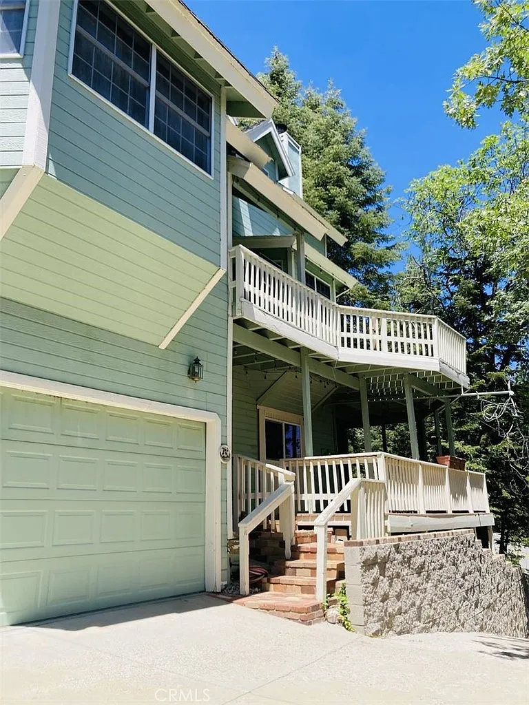3 bed, 2.5 bath, 2439 sqft, $3,500 — Photo 2