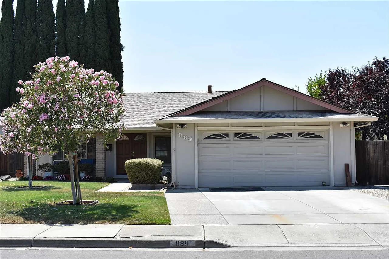 889 Hazel St photo 1