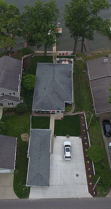 2nd image of 2912 Country Club Dr E