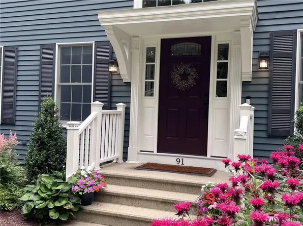 91 Woodridge Dr, Saunderstown, RI 02874