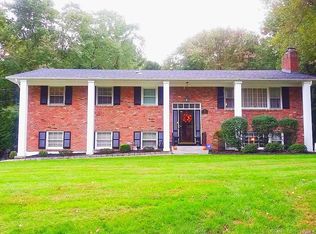 3 Little Brook Ln, New City, NY 10956