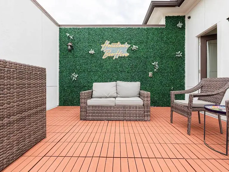 2529 Calumet St — Photo 11