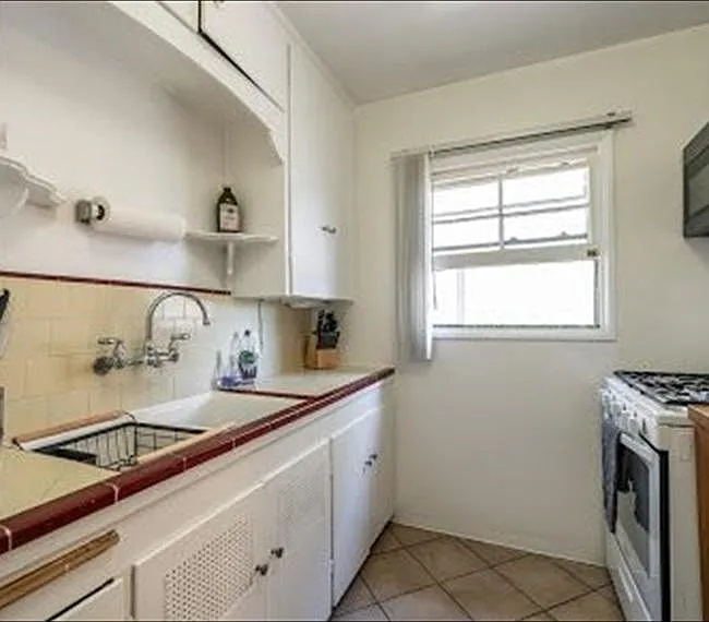 1152 E 2nd St #7 — Photo 9
