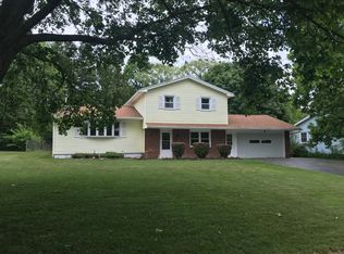 94 Pickdale Dr, Rochester, NY 14626