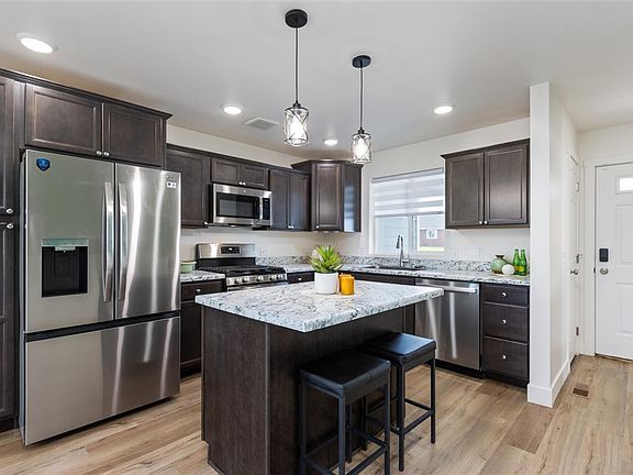 4th image of 948 Ortega St