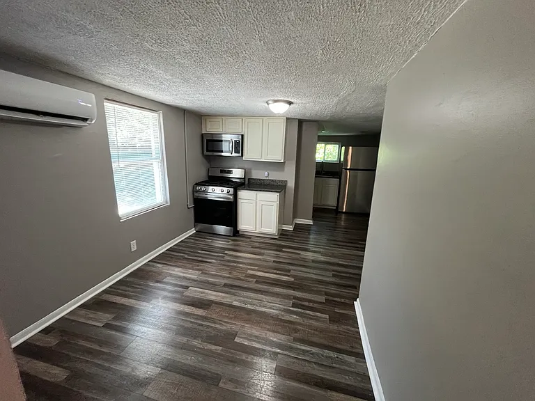 810 Montague Rd #3 — Photo 2
