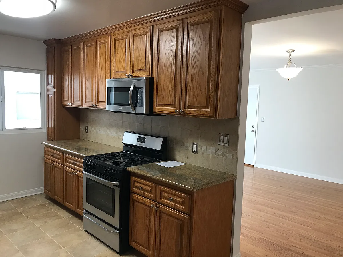Building Photo - 1646 Livonia Ave #2