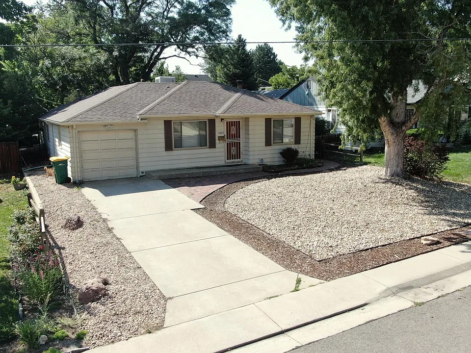 2635 Fenton St