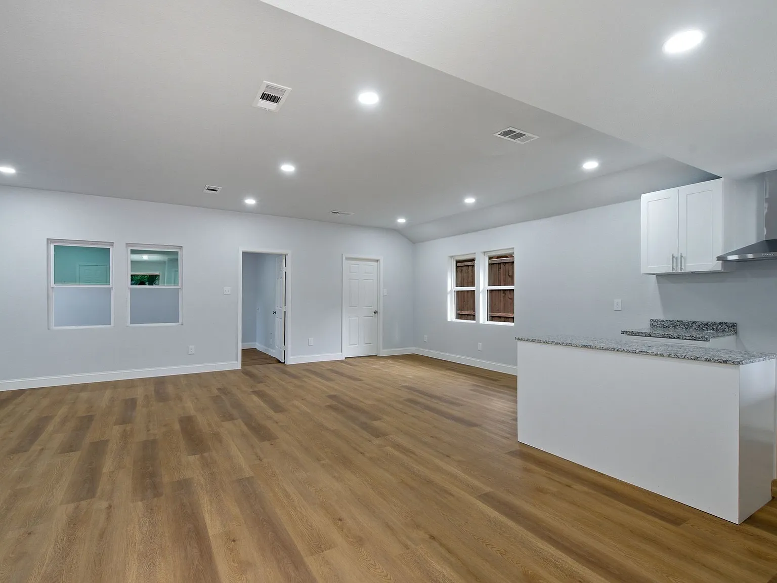3 bed, 1795 sqft, $2,525 — Photo 3
