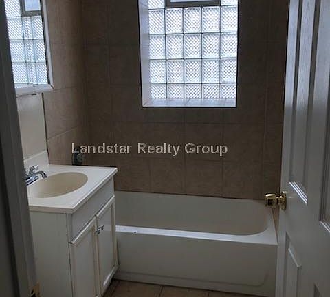 4th image of 7515 N Greenview Ave #3