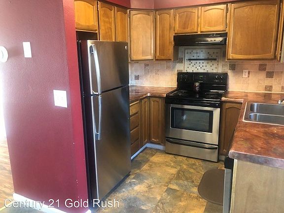 3rd image of 1054 Evergreen St