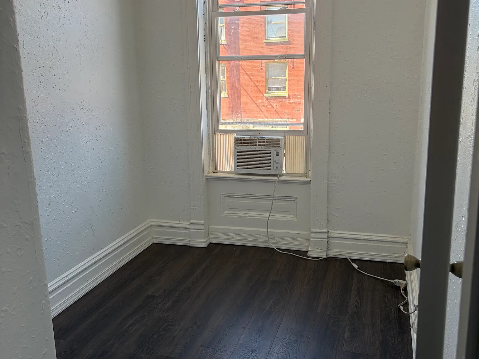 3 bed, 1200 sqft, $1,300 — Photo 3