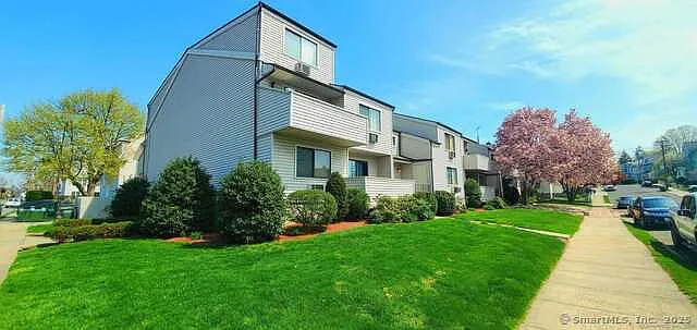 252 Harlem Ave — Photo 1