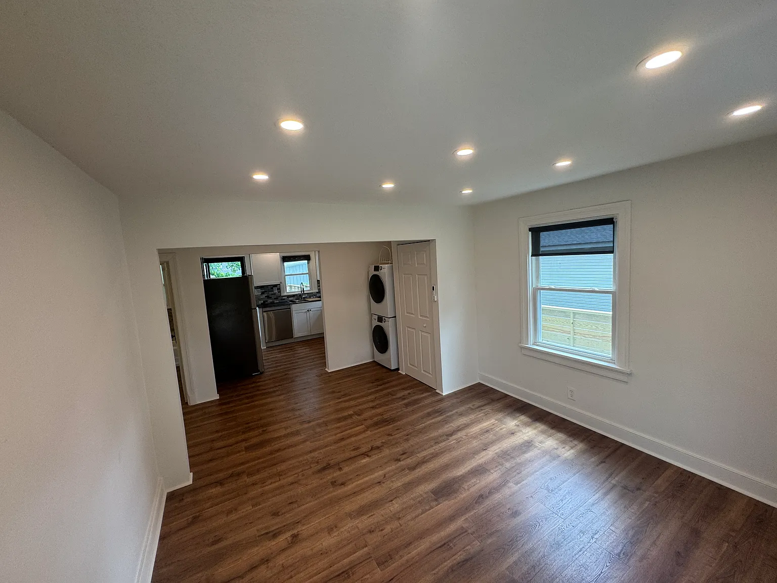 3 bed, 904 sqft, $2,625 — Photo 2