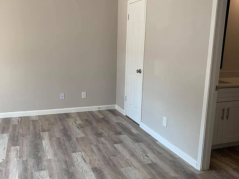 The Summit Apartments — Photo 17