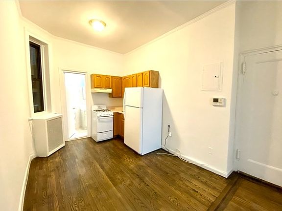 2nd image of 243 E 39th St APT 1A