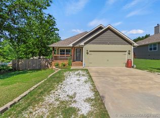 811 S Highland St, Ada, OK 74820