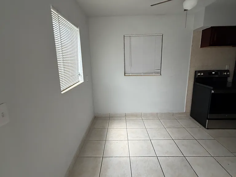 14 Apache St — Photo 2