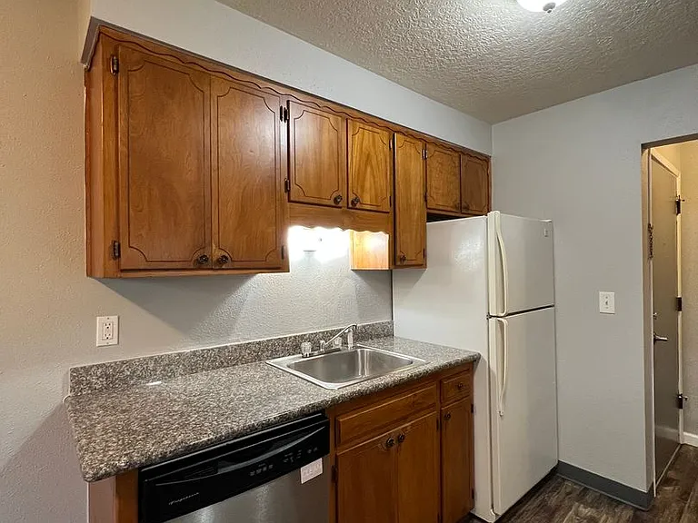 15220 SE Stark St #1-21 — Photo 48