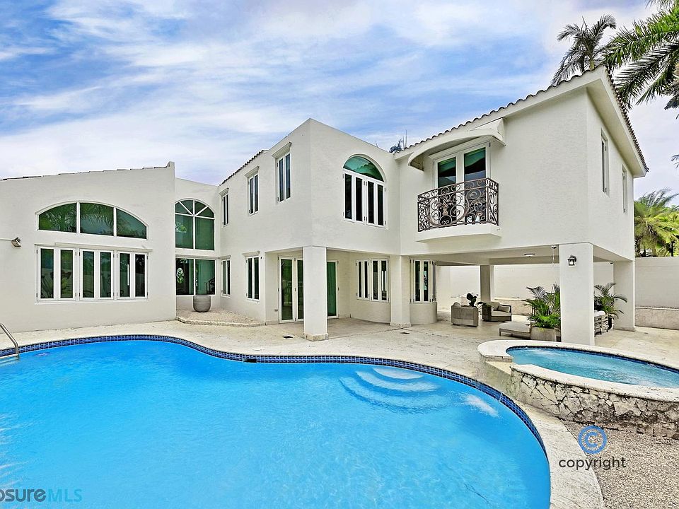 1st image of 60 Urb Montehiedra Calle Falcon