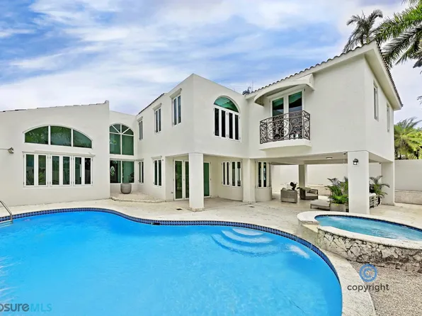 60 Urb Montehiedra Calle Falcon, San Juan, PR 00926