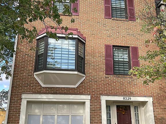 3 Story Townhouse w/Garage